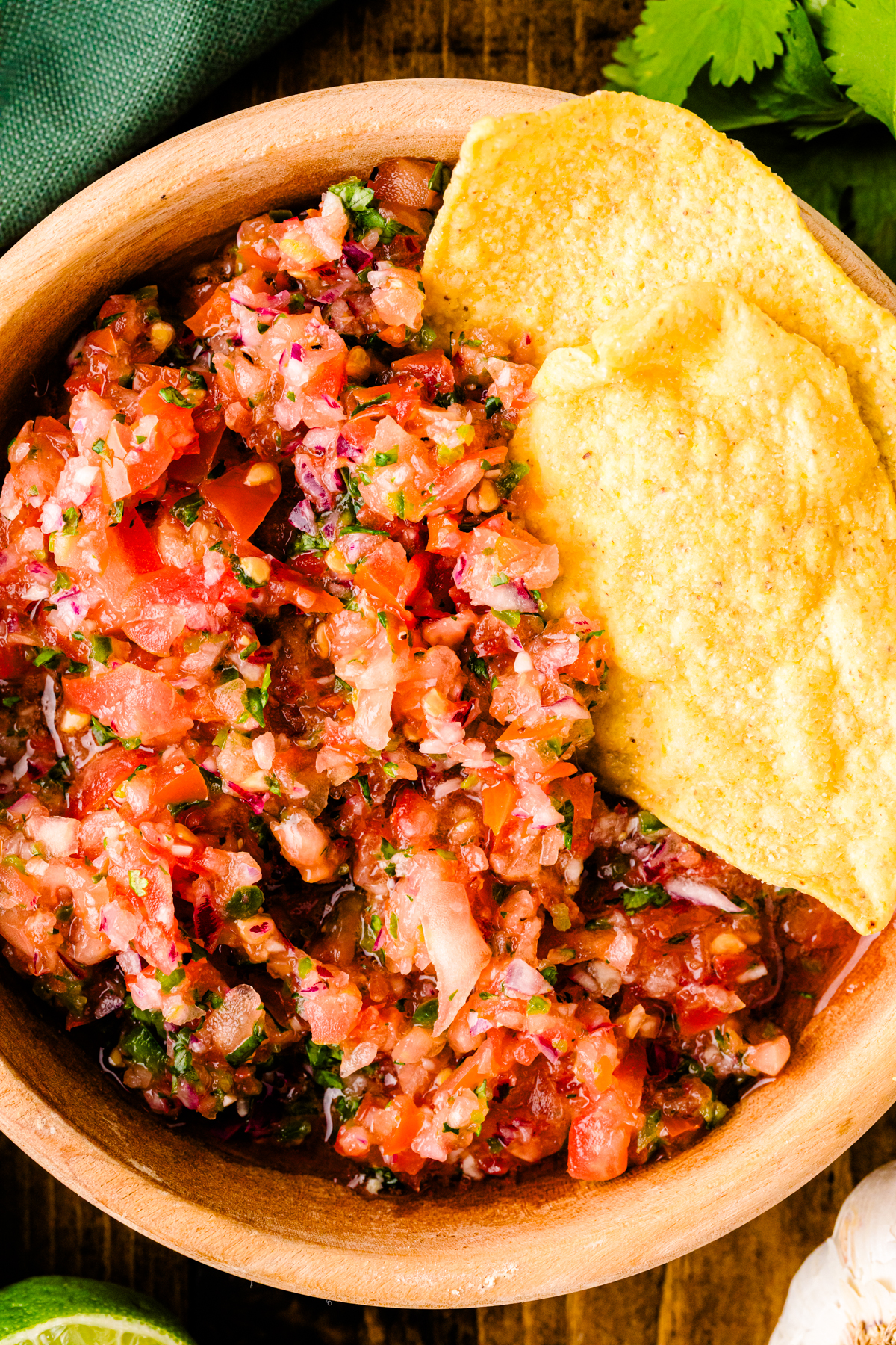 Quick & Easy Homemade Salsa: Perfect for Parties & Tacos